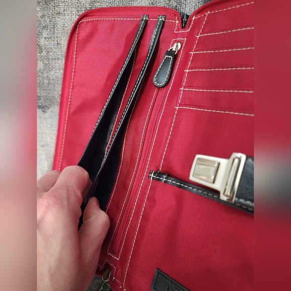 LOFT TRAVEL WALLET - Picture 8 of 12